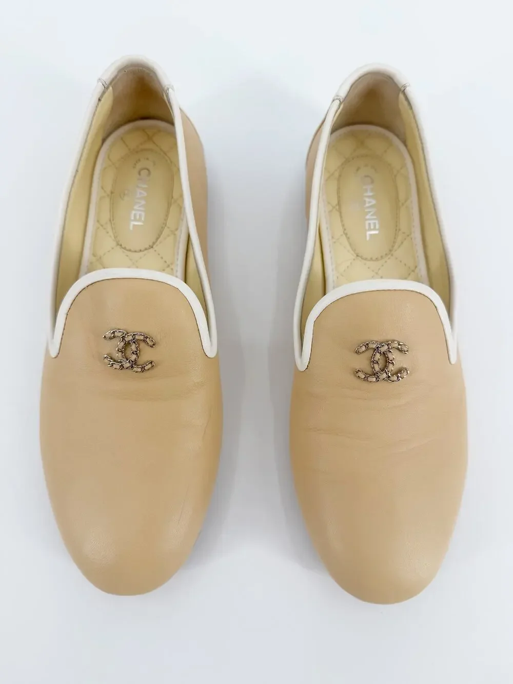 Chanel Tan Lambskin Leather Chain CC Logo Trim Loafers Opera Flats 38.5 G31630